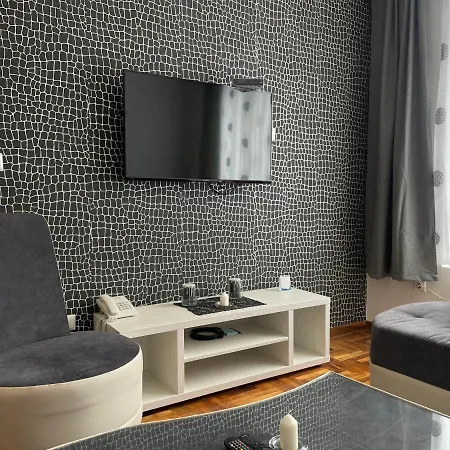 Djuric Apartman, Kraljevi Cardaci *